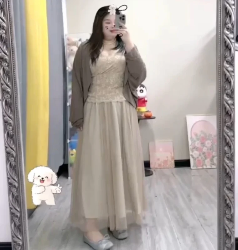 編號768: 蕾絲吊帶背心網紗裙三件套