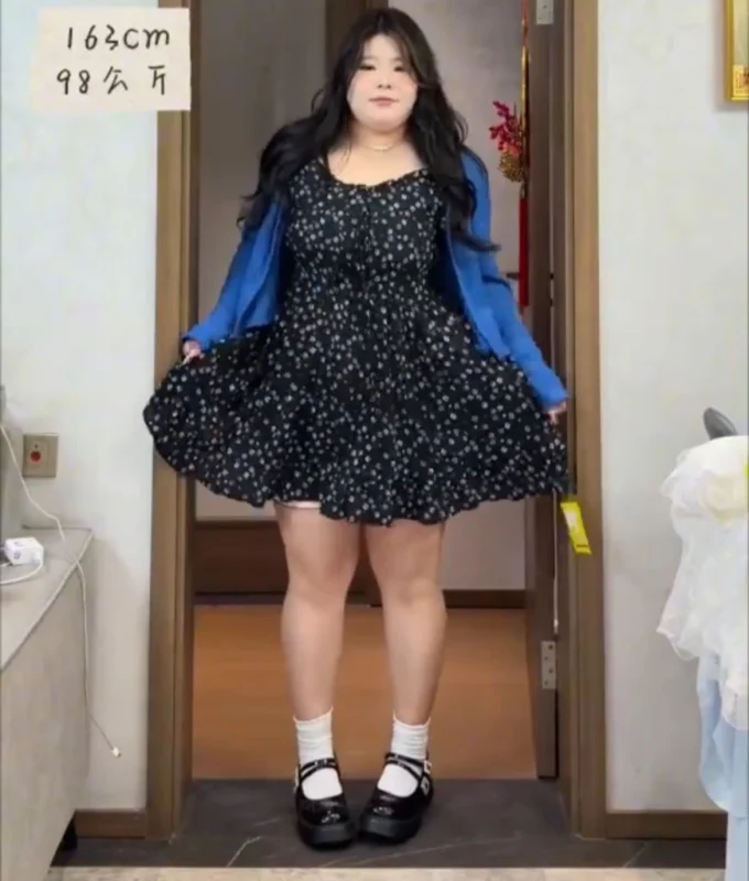 編號783: 碎花吊帶連衣裙