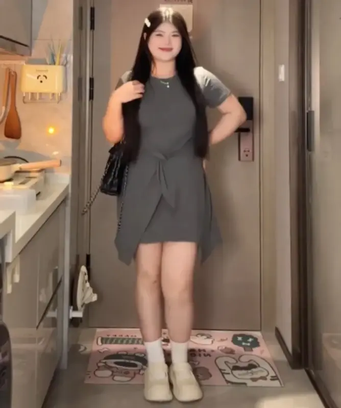 編號260: 扭結包臀裙