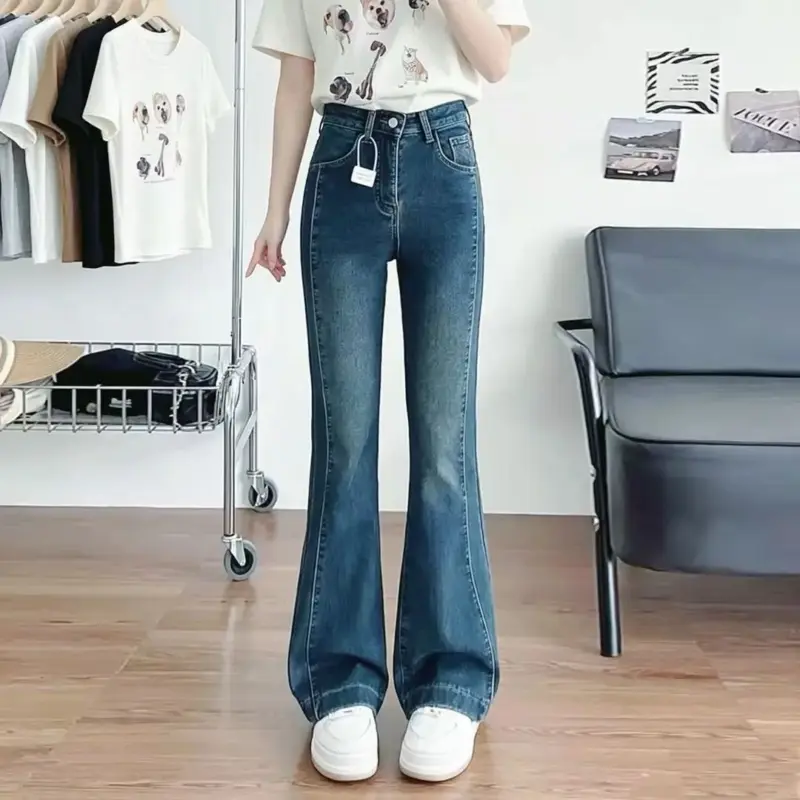 High-Waist Elastic Flared Jeans thumbnail 4